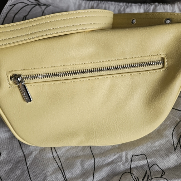 NWOT PIXIEMOOD Brooklyn crossbody in Lemonade - Picture 2 of 5